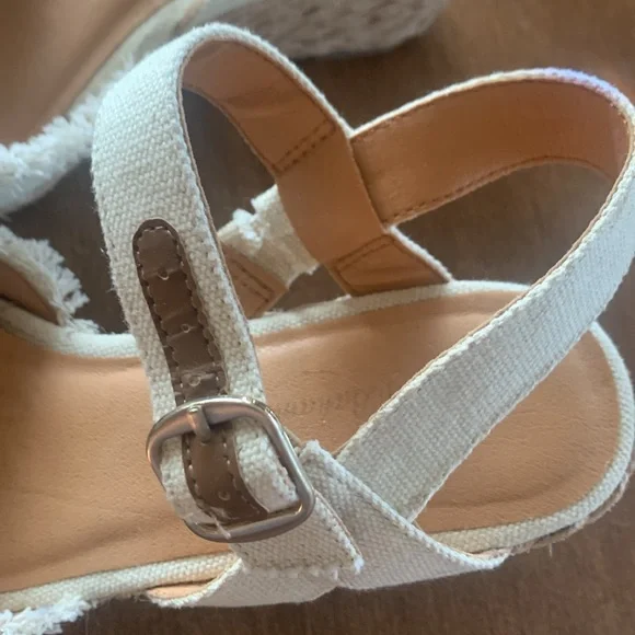 Tommy Bahama Cream Espadrille Sandals Size 7.5. Worn twice - Picture 3 of 6